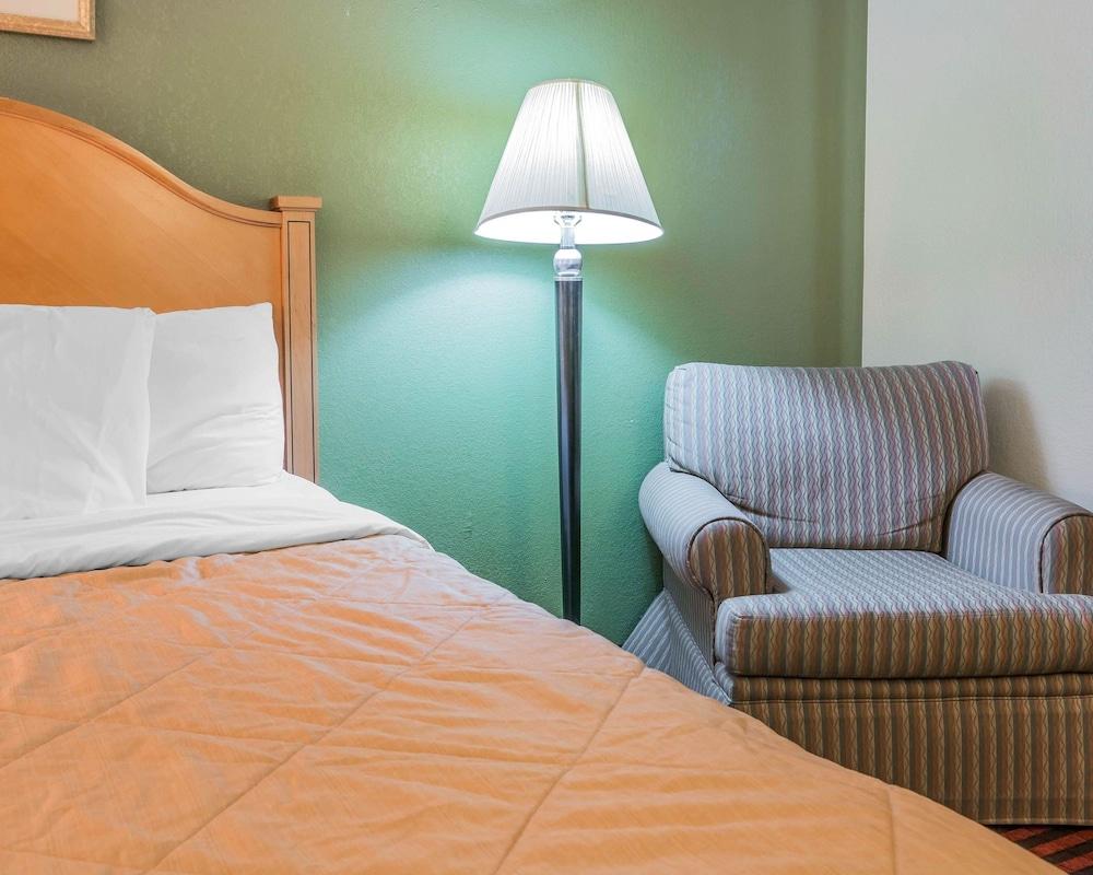 Rodeway Inn Coopersville Εξωτερικό φωτογραφία