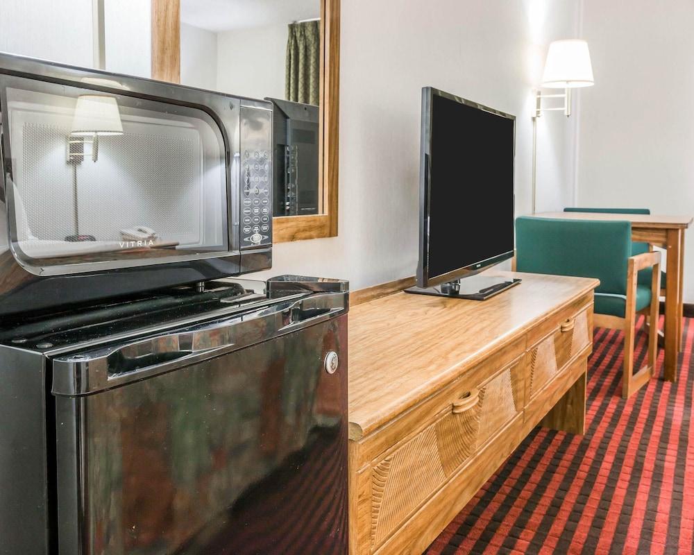 Rodeway Inn Coopersville Εξωτερικό φωτογραφία