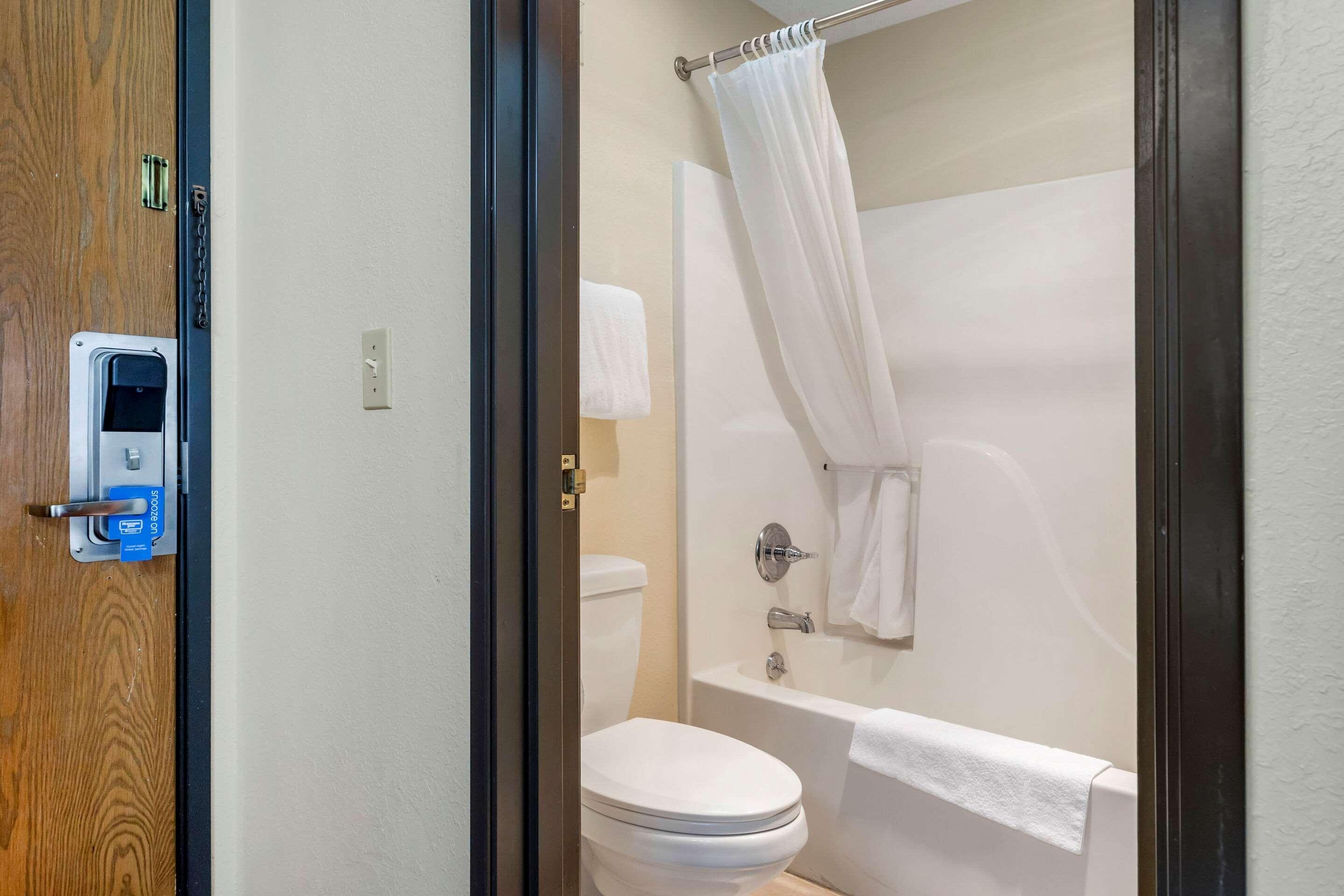 Rodeway Inn Coopersville Εξωτερικό φωτογραφία