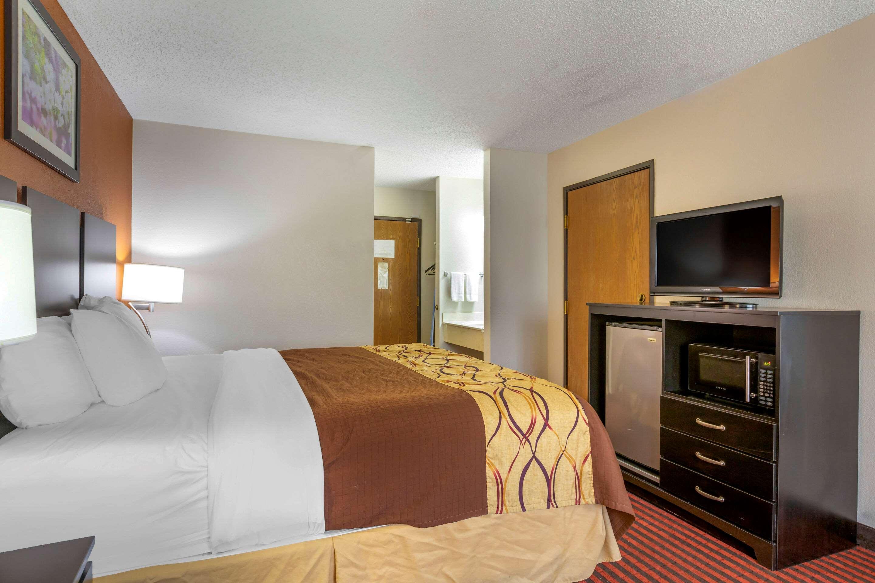Rodeway Inn Coopersville Εξωτερικό φωτογραφία