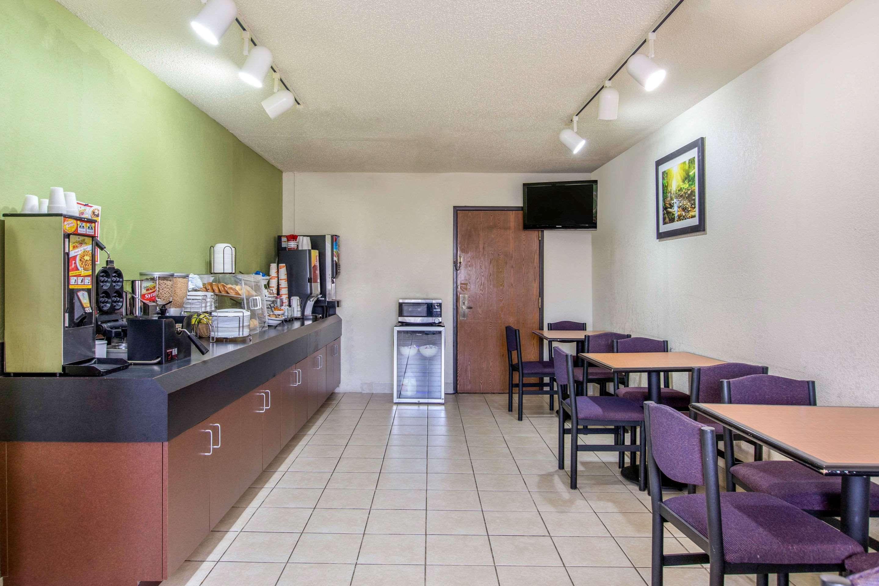 Rodeway Inn Coopersville Εξωτερικό φωτογραφία