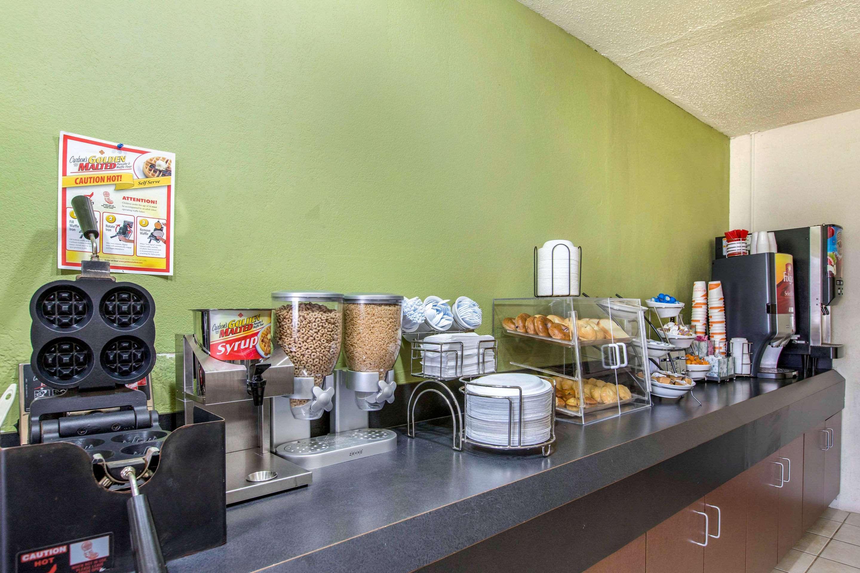 Rodeway Inn Coopersville Εξωτερικό φωτογραφία